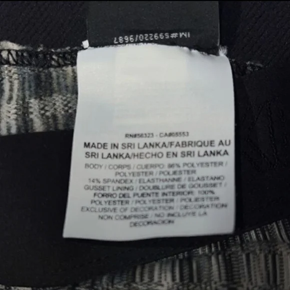 ❗️Nike❗️NWOT Black and Gray Patterned Warming Leggings 💠Sz M 💠 - Picture 6 of 6